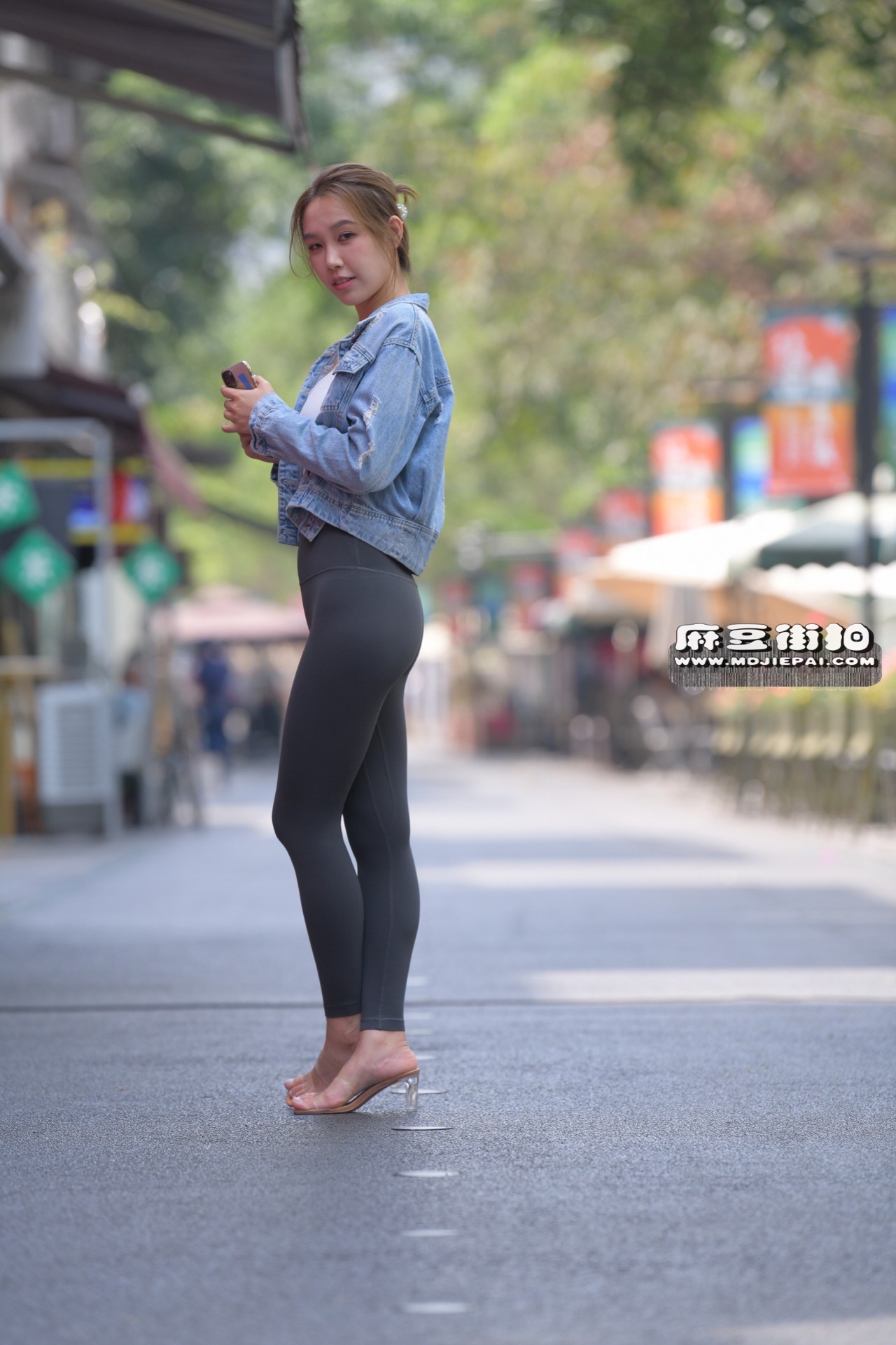 女子穿紧身衣内急裤子街拍日本免费av无码片网站(2)-壁纸高清